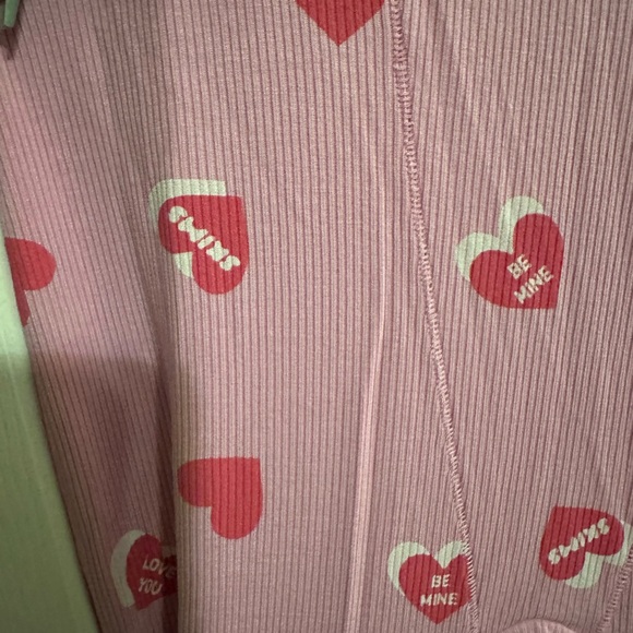 Skims - *LE* Valentines Day legging (petal print 💕) - Picture 6 of 6